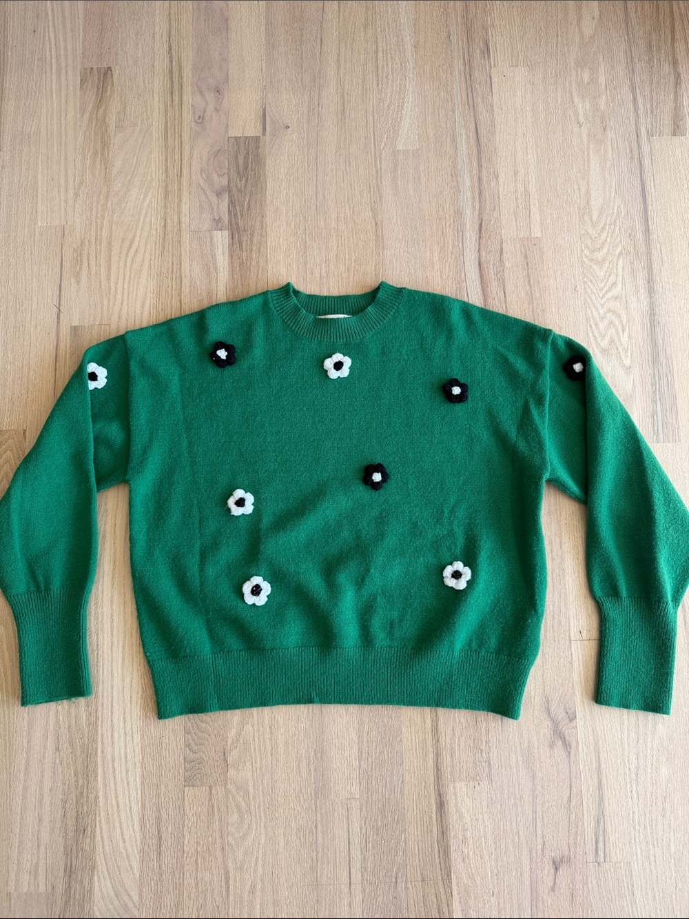 Green Floral Appliqué Cropped Crewneck Sweater